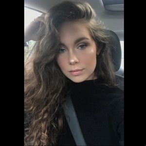 Meet your Posher, Caroline